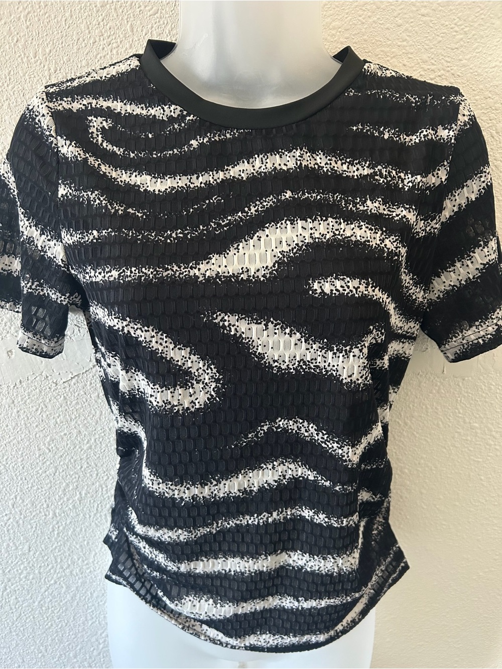 Gorgeous Black and White Top